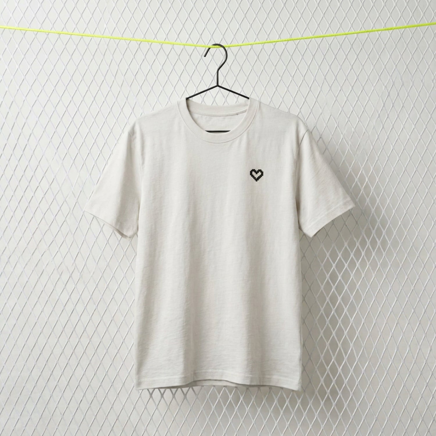 T-Shirt WEST LIEBE Pixelherz vorne