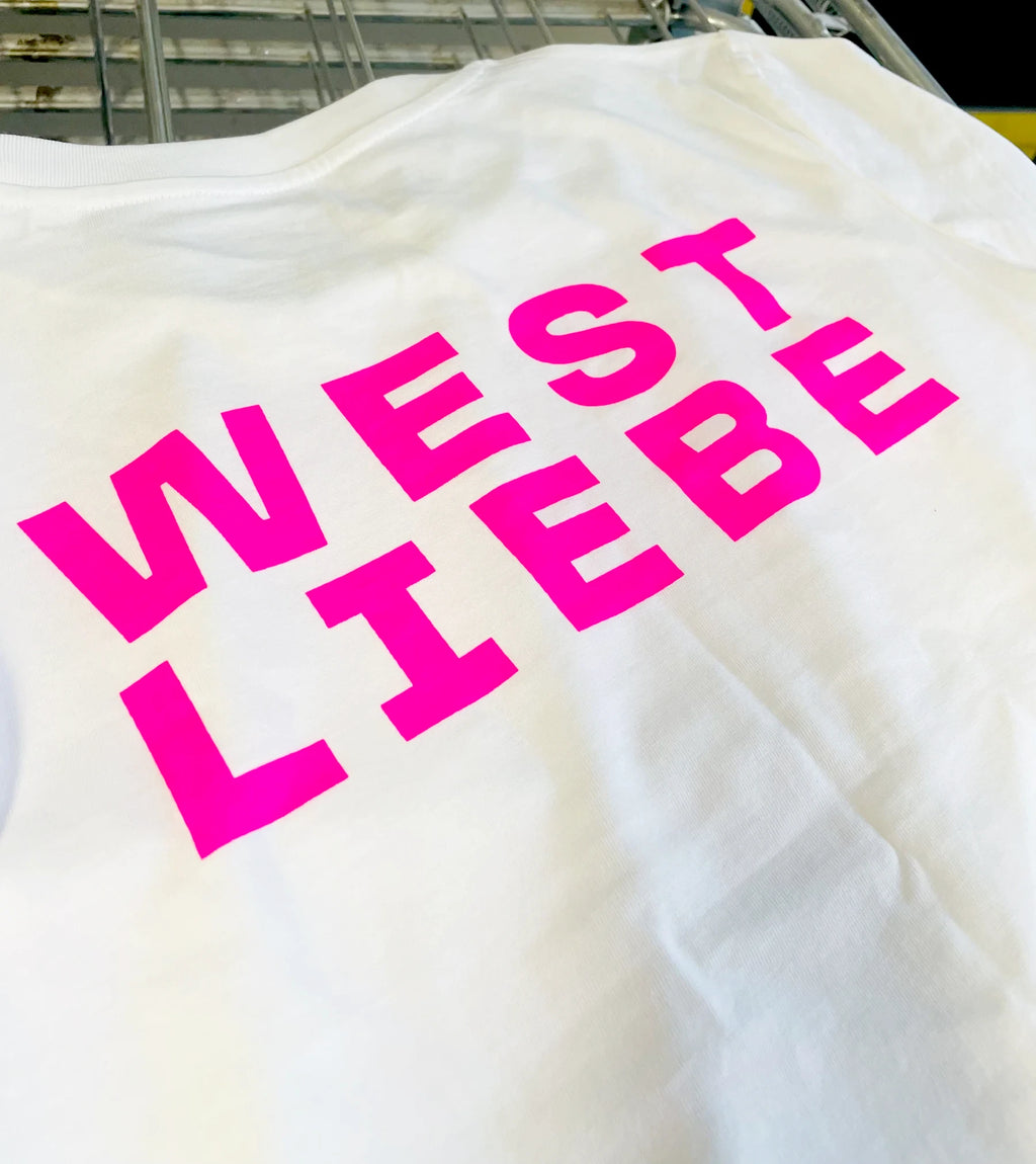 WEST LIEBE T-Shirt Rückseite Detail Neon Pink